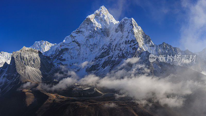 尼泊尔喜马拉雅山脉美丽的阿玛达布拉姆山全景182mpix XXXXL大小